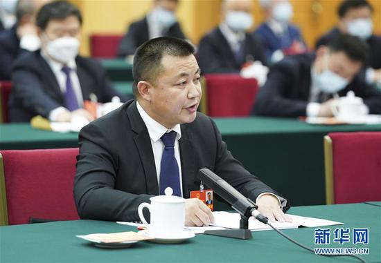  5月24日，全國(guó)人大代表張文喜參加湖北代表團(tuán)的審議并發(fā)言。新華社記者 黃敬文 攝